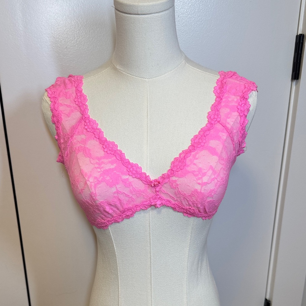 SKIMS Vibrant NeonPink Lace Bra